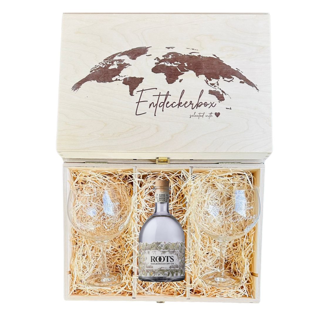 GIN GESCHENKE-SET mit gravierten Ballon Gläsern und Roots Marlborough Dry Gin in Holz-Entdeckerbox